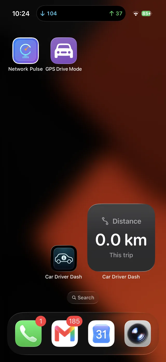 Network Pulse live throughput in the iPhone Dynamic Island